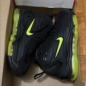 LAST CALL Nike Uptempo Max